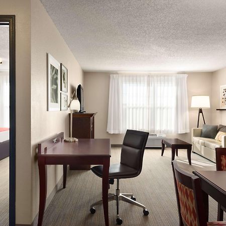 Country Inn & Suites By Radisson, Kansas City At Village West, Ks Bonner Springs Екстер'єр фото