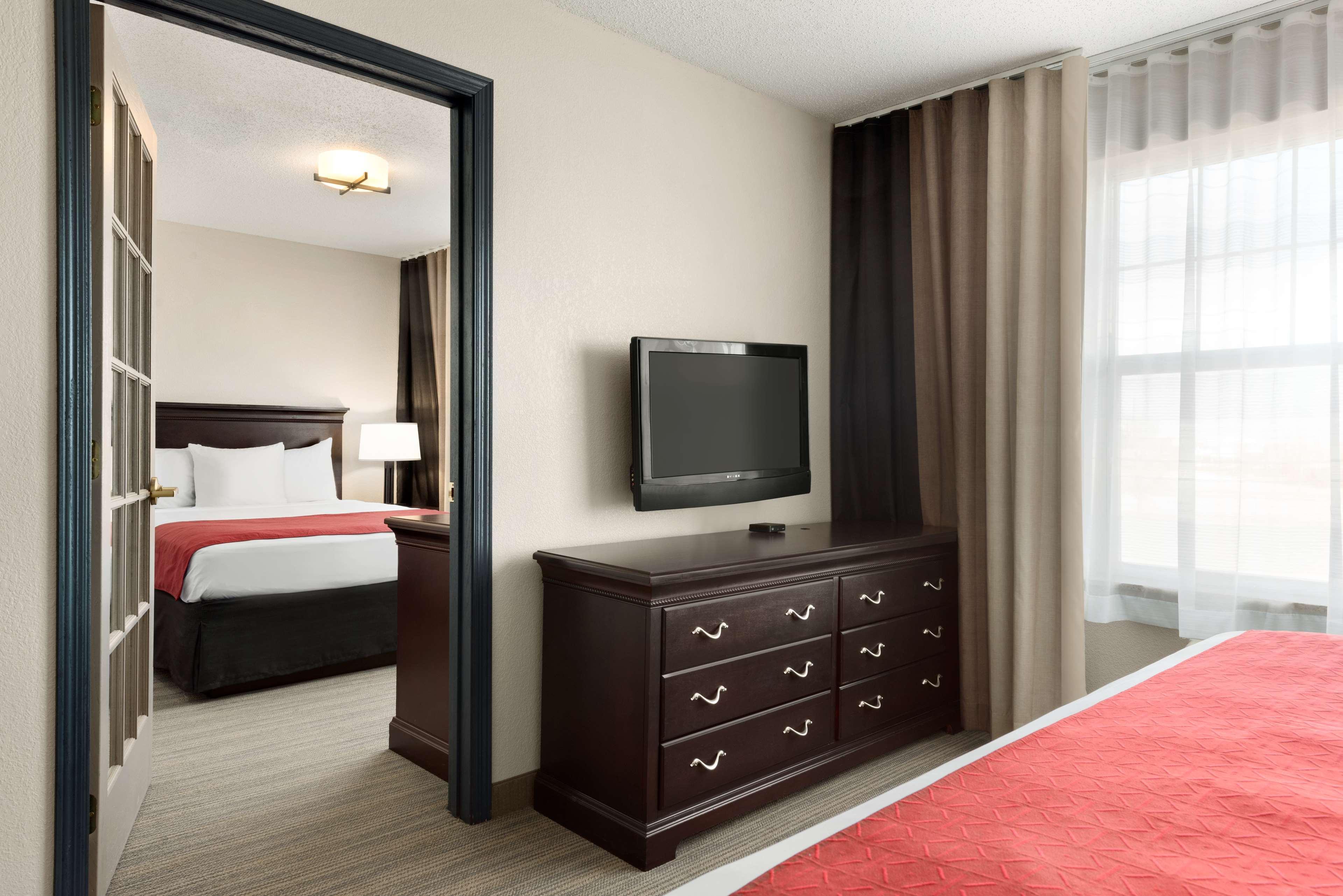 Country Inn & Suites By Radisson, Kansas City At Village West, Ks Bonner Springs Екстер'єр фото