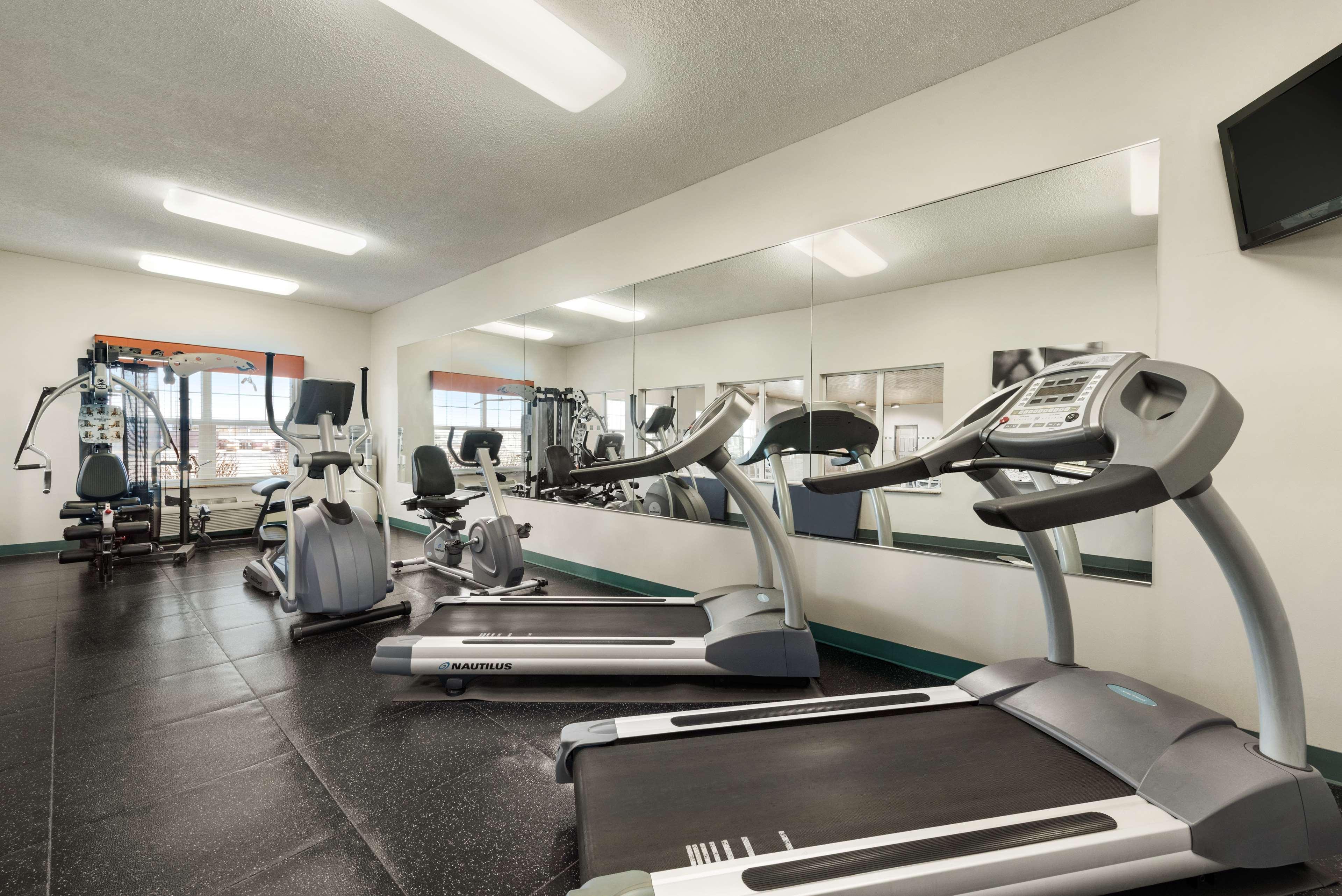 Country Inn & Suites By Radisson, Kansas City At Village West, Ks Bonner Springs Екстер'єр фото