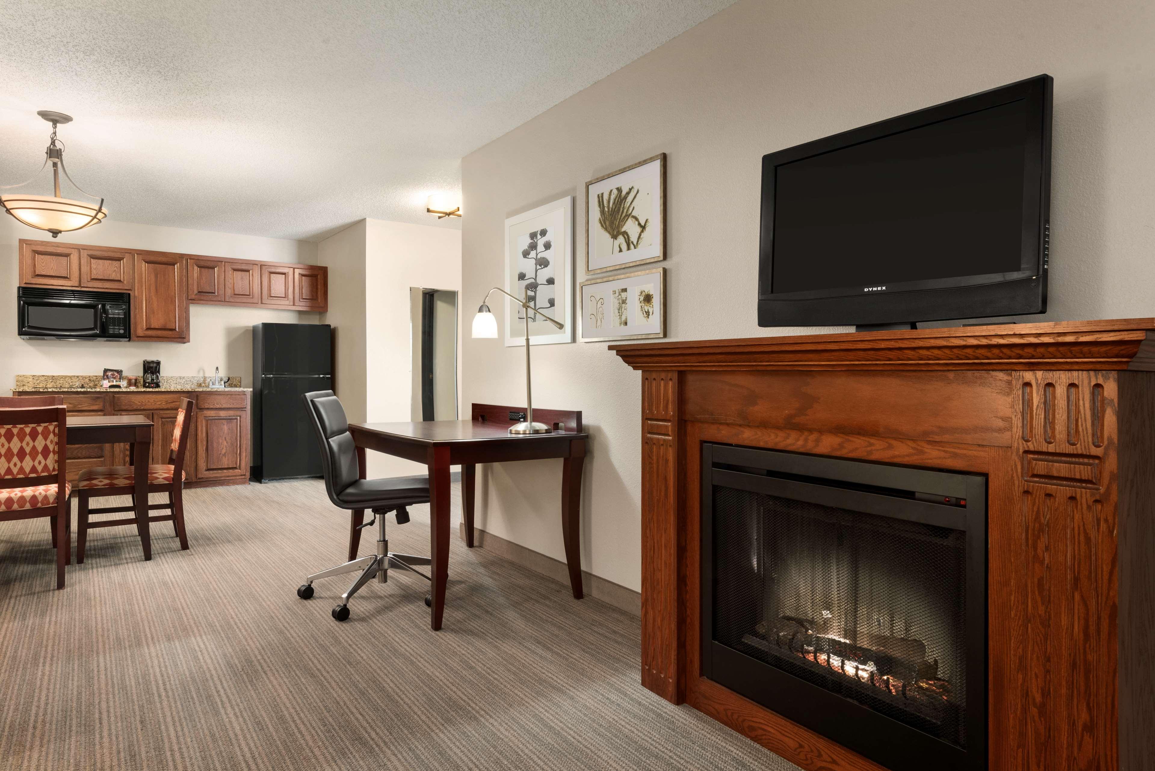 Country Inn & Suites By Radisson, Kansas City At Village West, Ks Bonner Springs Екстер'єр фото