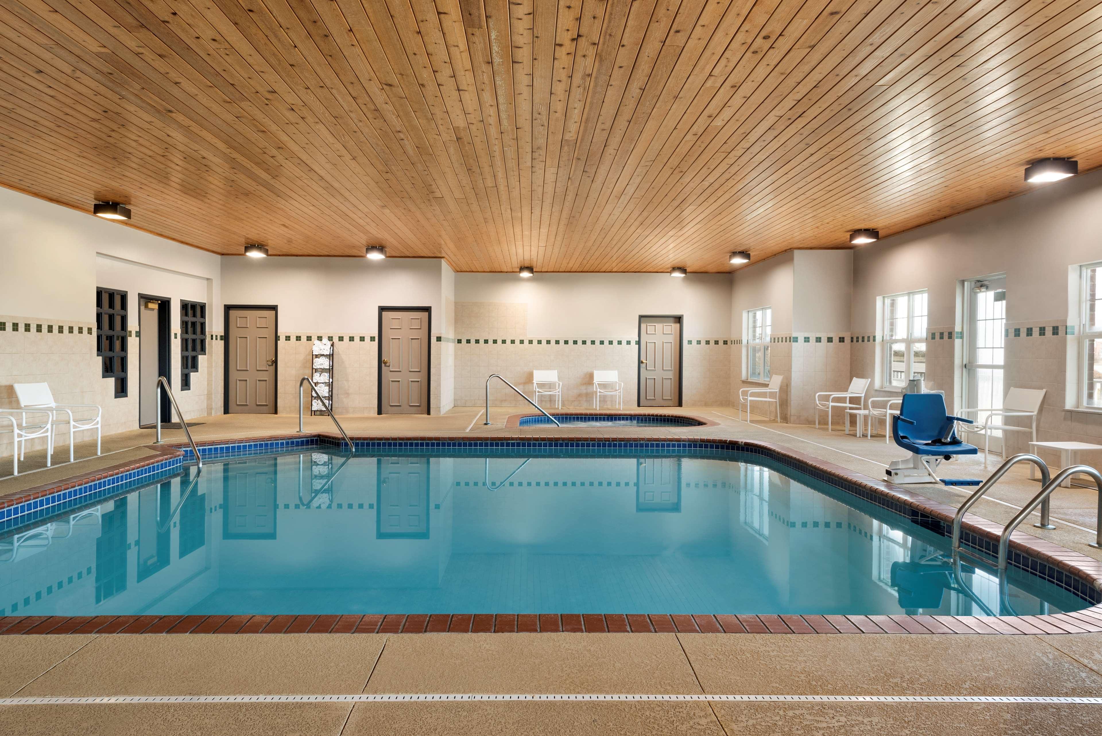 Country Inn & Suites By Radisson, Kansas City At Village West, Ks Bonner Springs Екстер'єр фото
