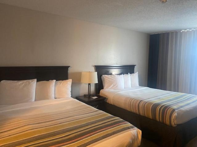 Country Inn & Suites By Radisson, Kansas City At Village West, Ks Bonner Springs Екстер'єр фото